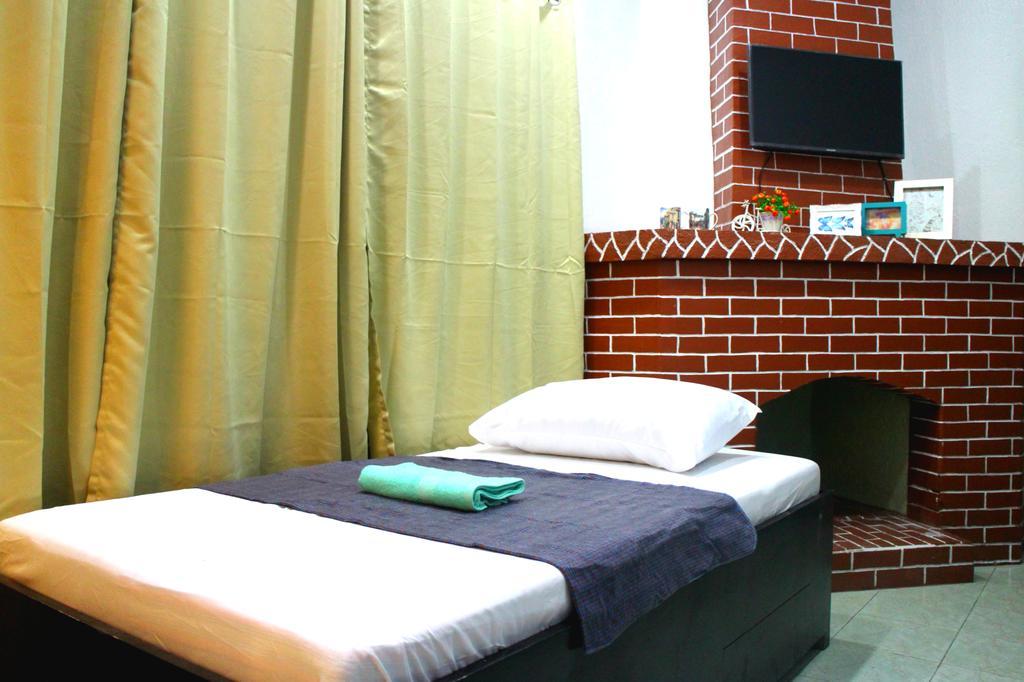 Tagaytay Garden Budgetel - City Center Tagaytay City Room photo